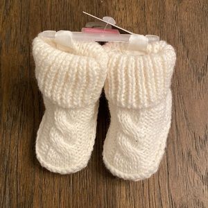 NWT Newborn braided booties.